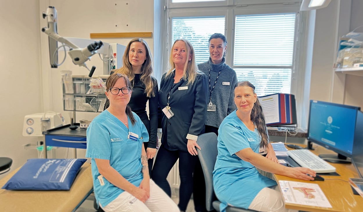 porträtt på personal i sjukvårdsrum.